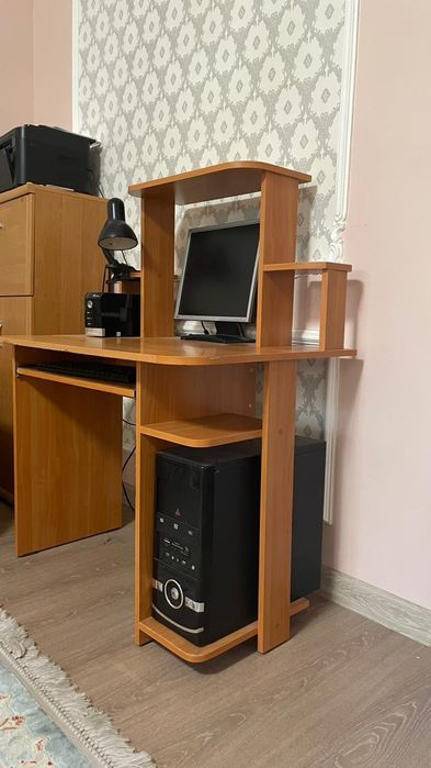 Компьютер вместе столом и принтером 3в1