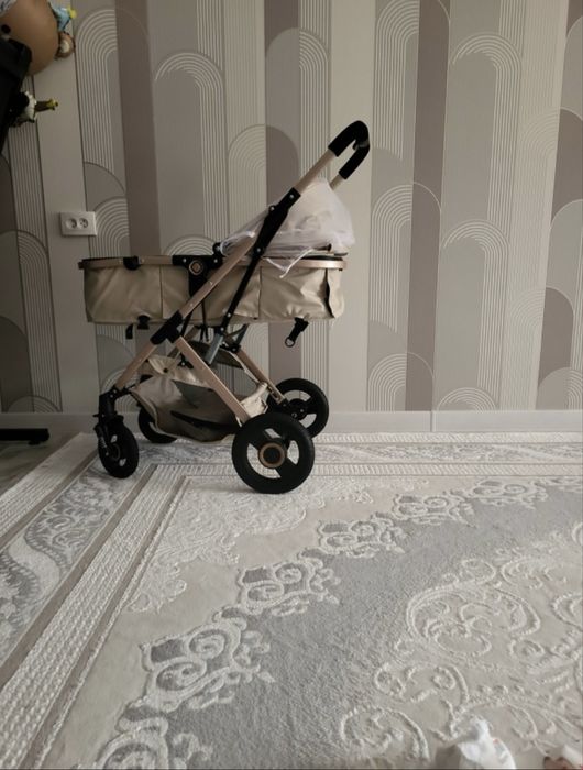 Детская коляска почти новая