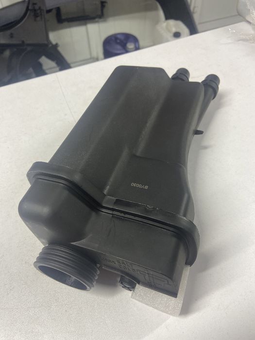 Расширительный бачек БМВ