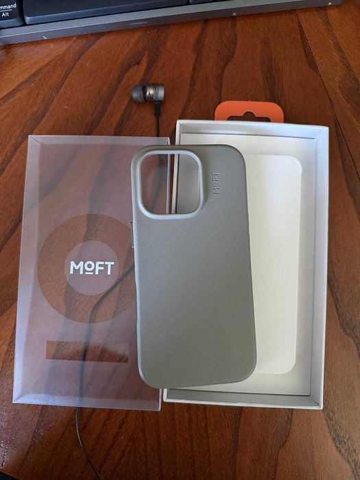 Чехол для iPhone 16 Pro