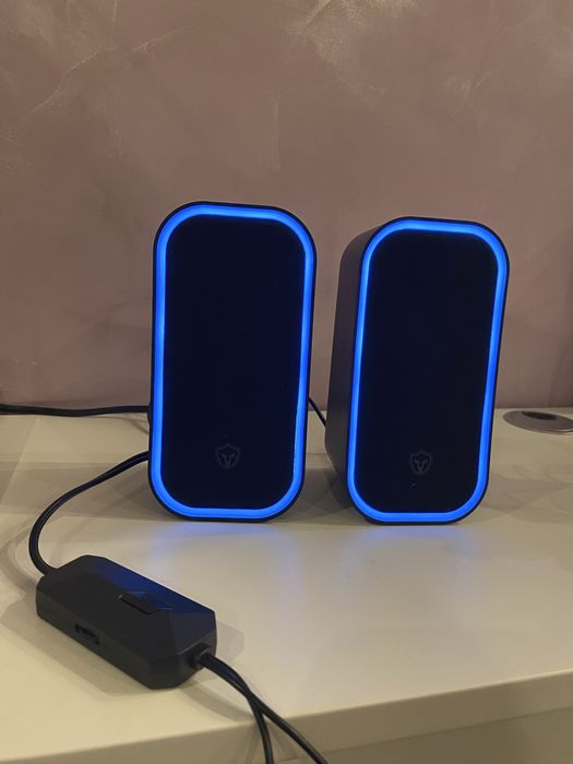 Светещи колонки с няколко цвята