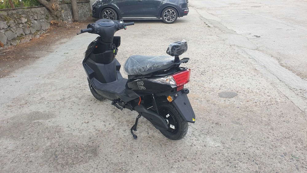 Електрически скутер модел ZG-S черен цвят 2000W с док КАТ