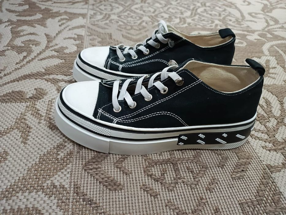 Продаются  кеды 39 р.