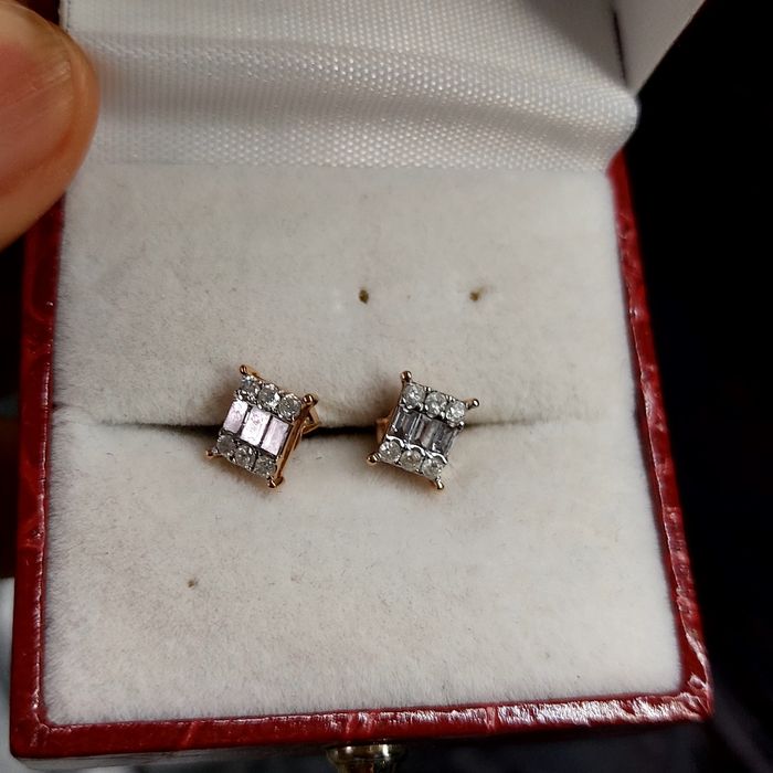 Золотые пусеты с бриллиантами