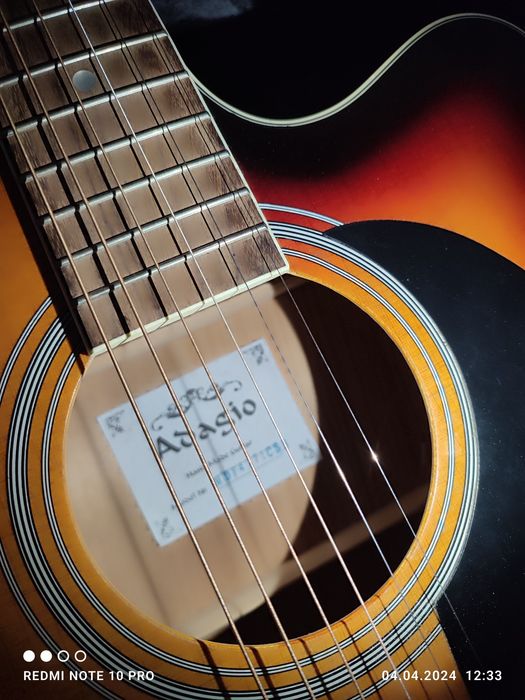 гитара сатамын жағдайы жақсы