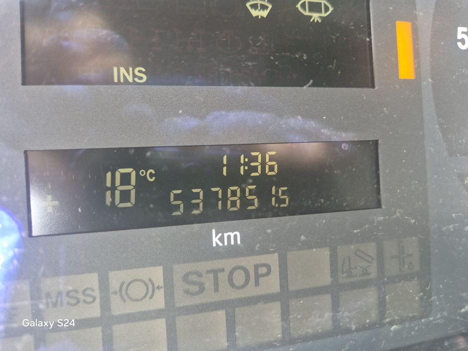 Mercedes Atego basculabil cu macara
