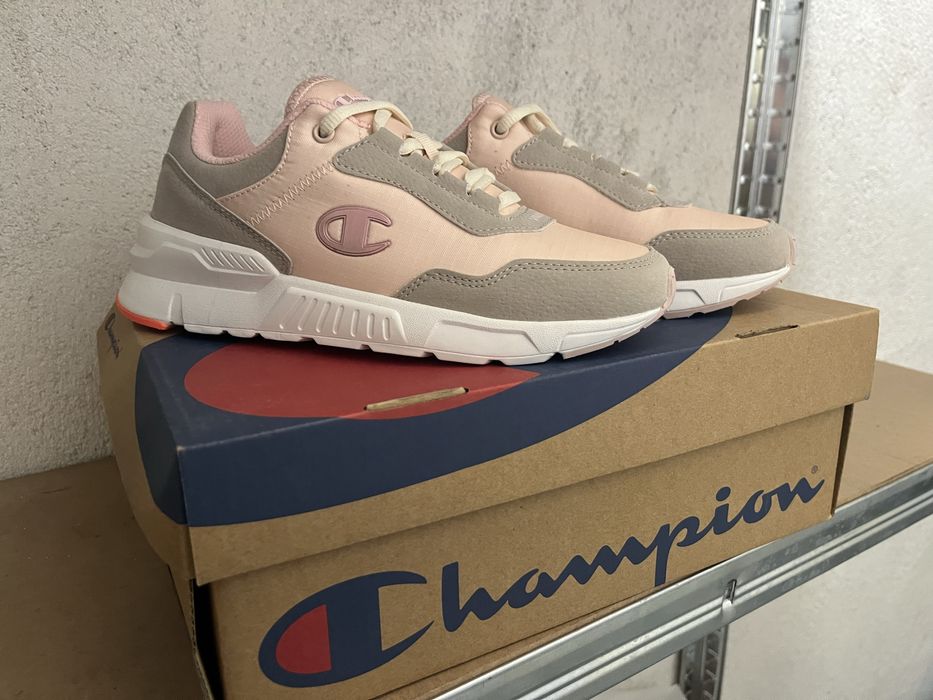 Нови Дамски маратонки Champion