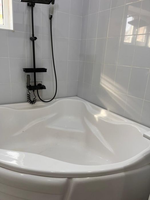 Продается угловая ванна