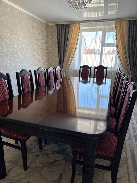 Продаем стол со стулями шикарного качества