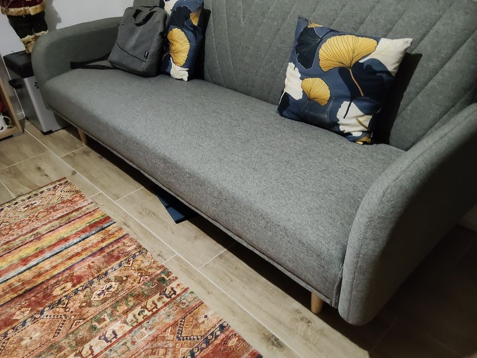 Vând canapea extensibila model jisk