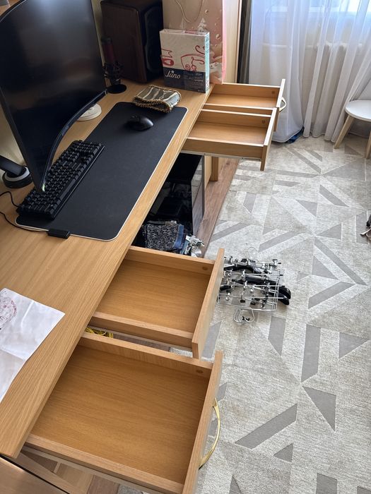 Стенка со шкафами и столом