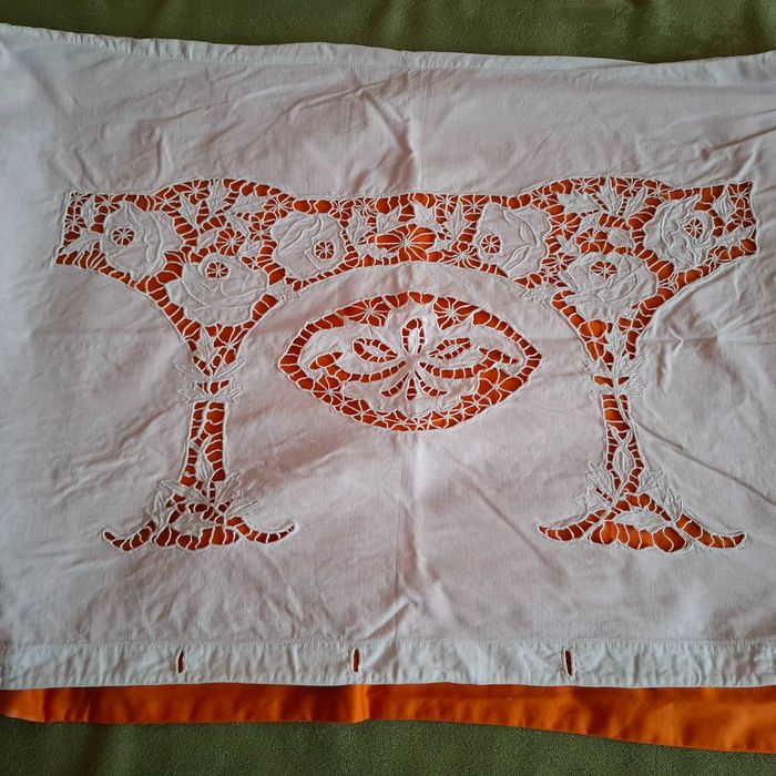 НОВИ Бели калъфки за възглавници с рязана бродерия