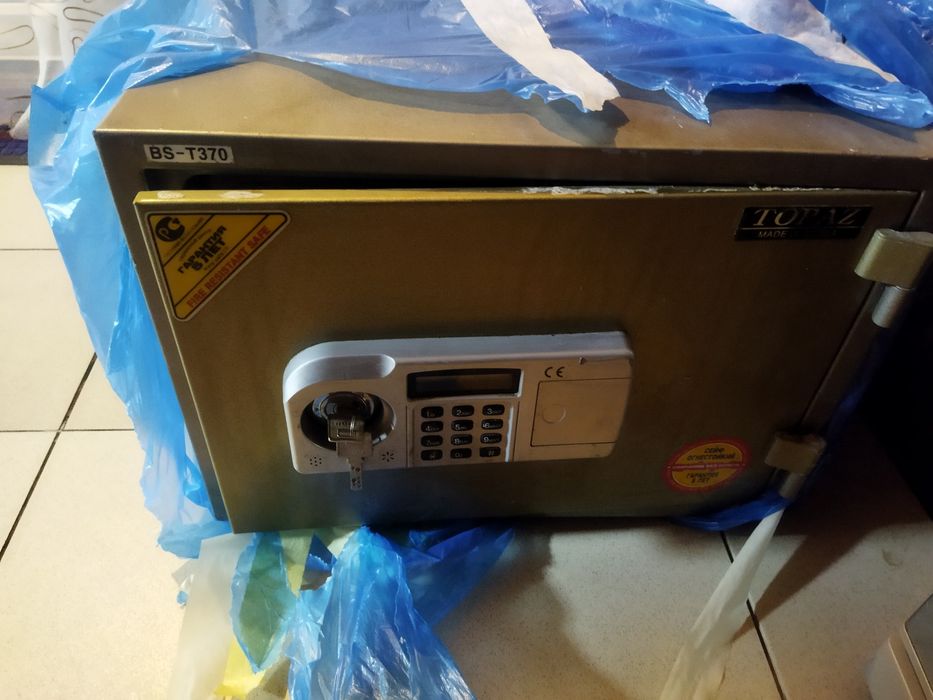 Продам сейф производства Корея.