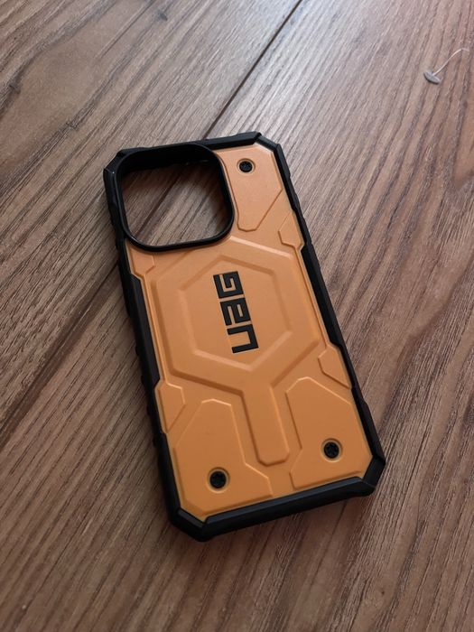 Husa 15 pro UAG cu mag safe
