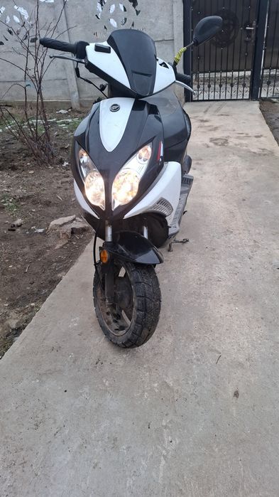 Vând sau schimb Scuter