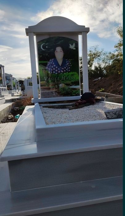 Изработка на паметници и надгробни плочи