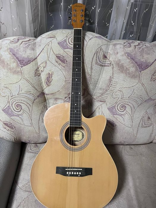 Getara sotiladi akustika ekvalayzerli sastayana zur turubdi