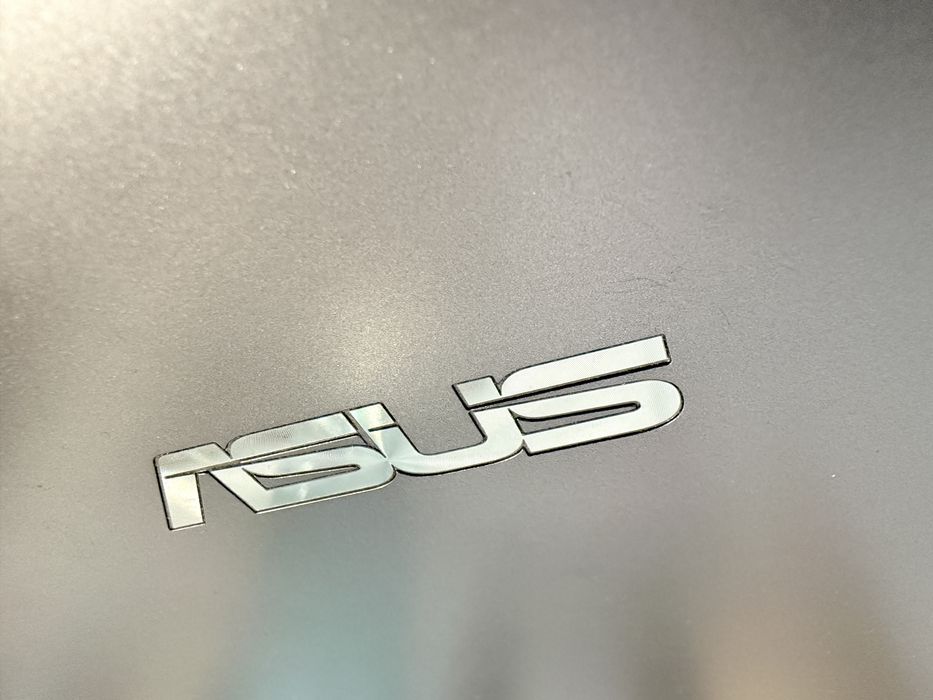 Laptop Asus procesor i3