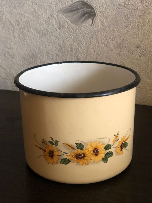 Эмалированная чашка