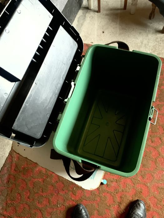 Продам рыбацкий зимний ящик