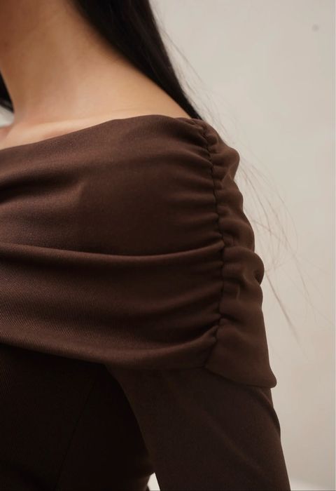 Новый лонгслив шоколадного цвета