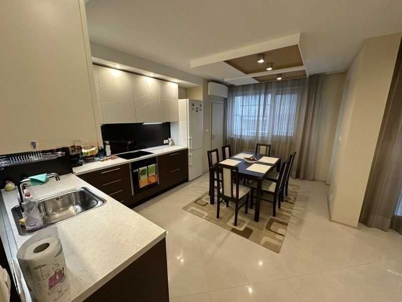 Дава се под наем Четиристаен апартамент в София, Борово - 145 кв.м за 1500 € - Снимка #8