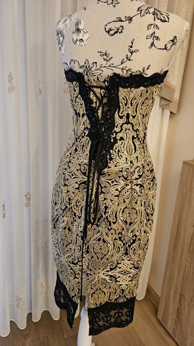 Rochie eleganta cu dantela aurie