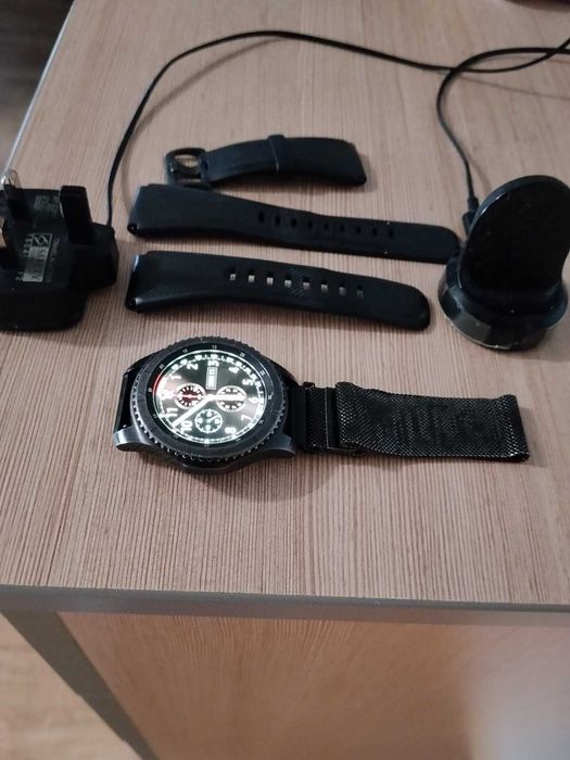 Смарт часовник Samsung Gear S3+ три броя верижки