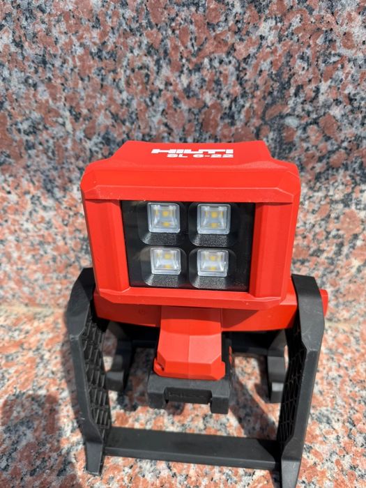 Hilti reflector de șantier pe acumulator