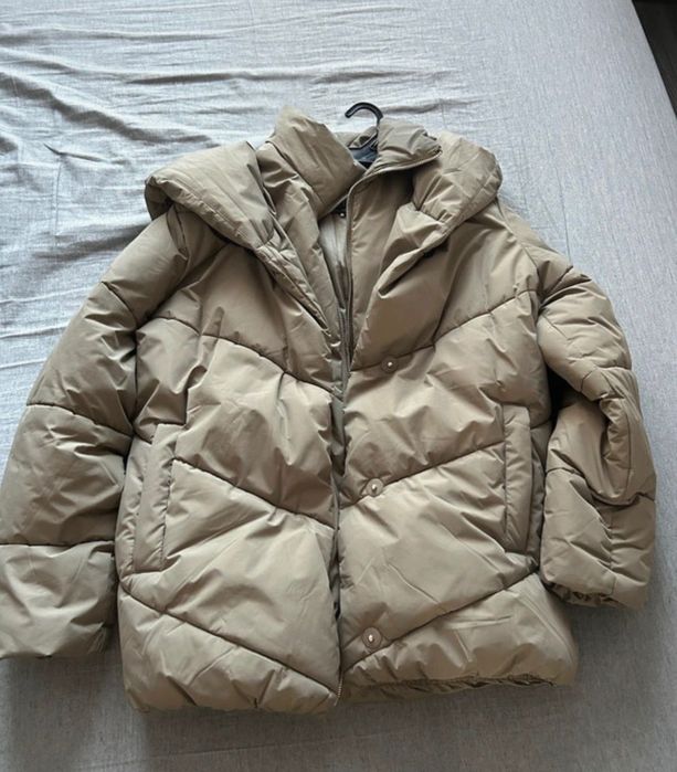 Geaca de iarna kaki potrivita pentru zilele friguroase