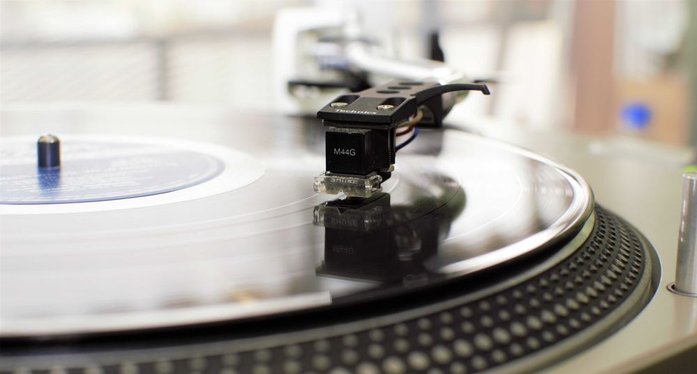 Виниловый проигрыватель Technics SL 1200 mk5