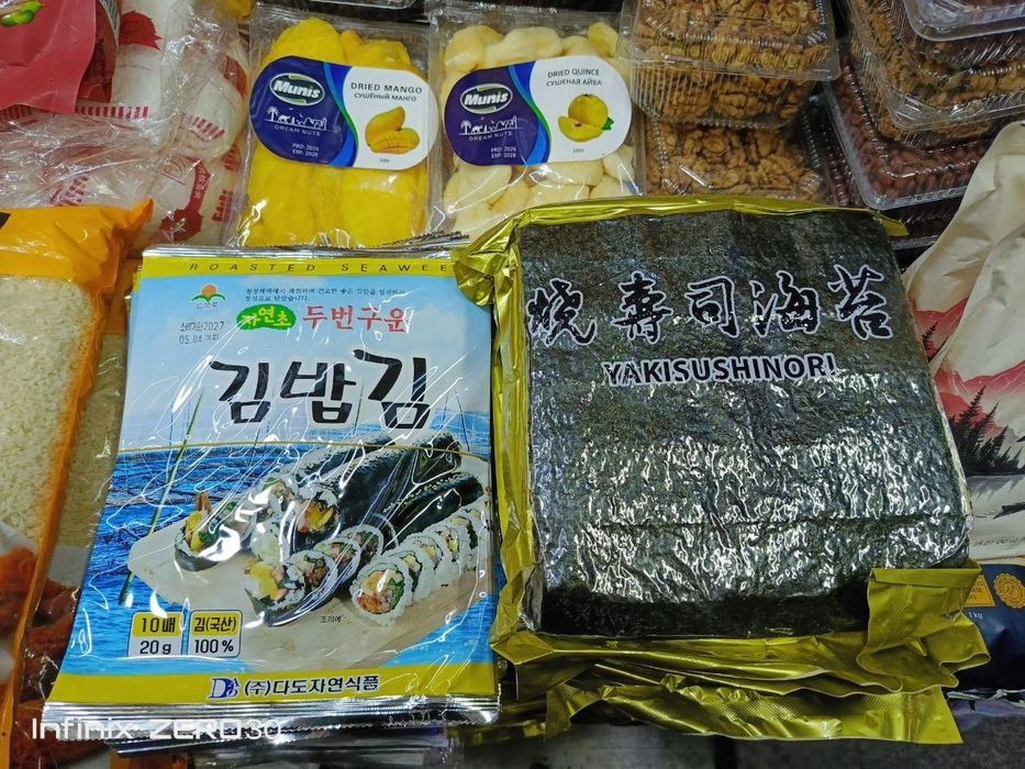 Sushi va uni tayorlash yesh uchun tayoqchasi bor