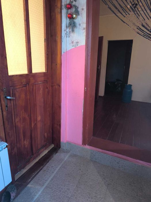 Продавам просторна къща с голям двор - гр. Димово