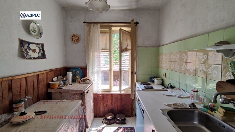 Къща в Плевен, област-с.Буковлък площ 85 цена 45000
