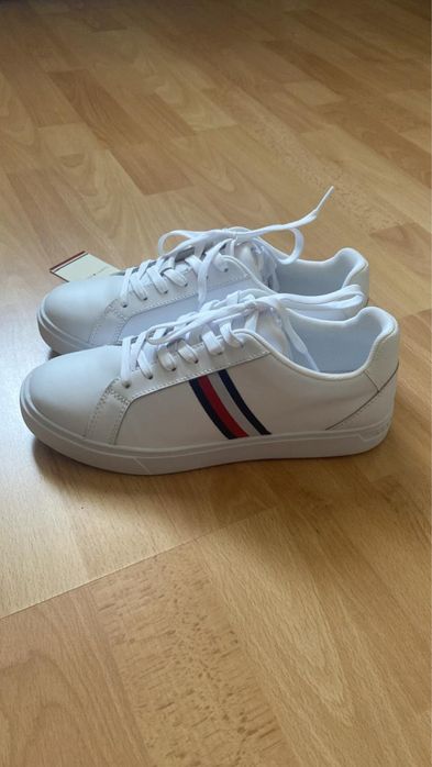 Продам кеды кроссовки оригинал tommy hillfiger