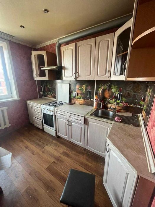 Продам Улучшенную 2-ком в 8 мкр! Раздельная планировка