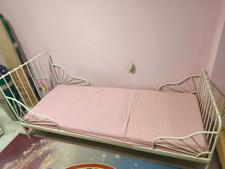 Продавам детско- юношеско легло/телескопично,разтегателно/