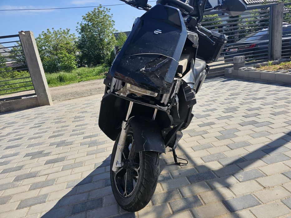 Vand scuter ecooter e5 avariat