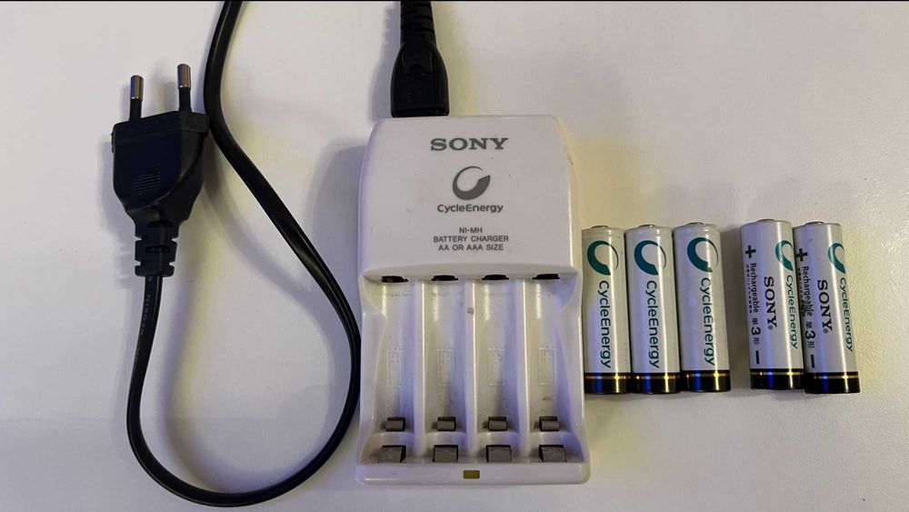 Фотоапарат Canon PowerShot SX130 IS + мемори карти и зарядни с батерии