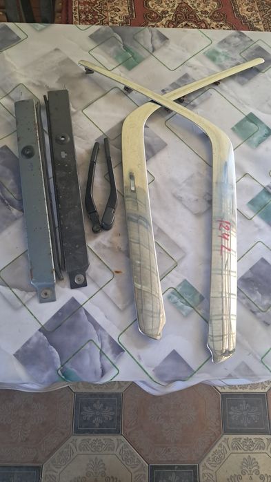 Мерс.Е.124 Зап салонные.