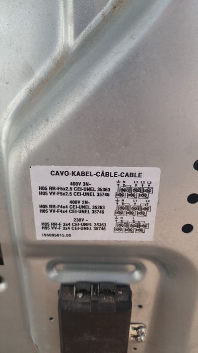 Aragaz nou Whirlpool 4 zone de gatit, Electric, Autocuratare