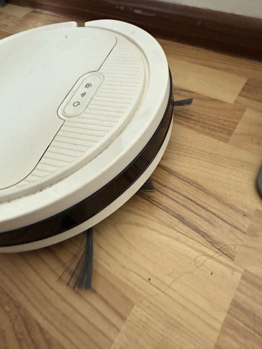 Робот пылесос в хорошем состоянии