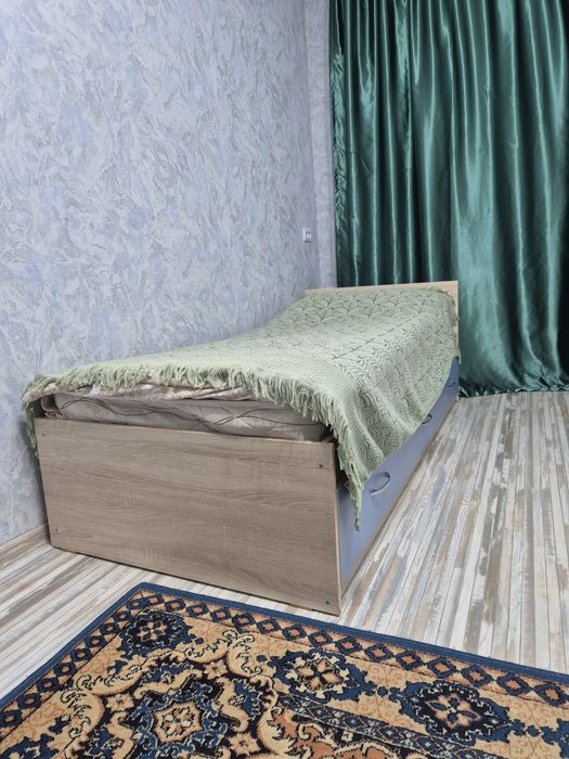 Продам 2 кровати с матрасом