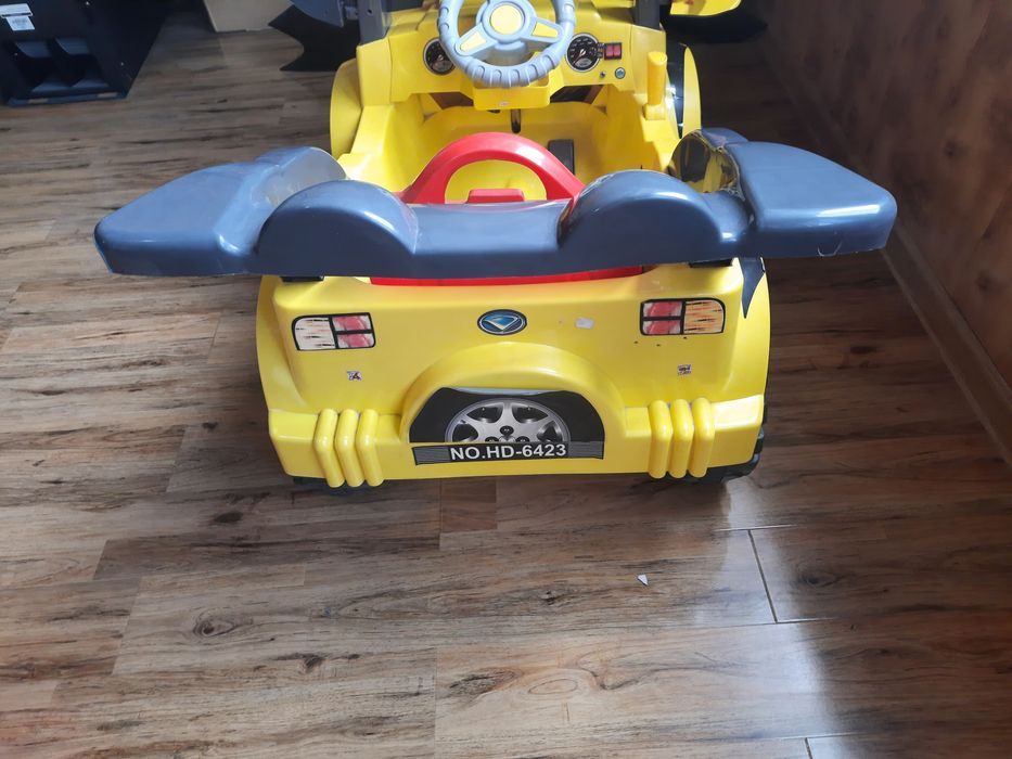 Продам детскую машинку