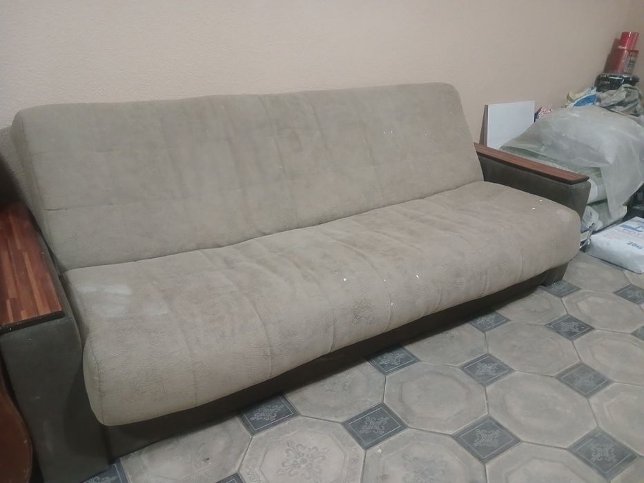 Продаётся срочно диван раскладной