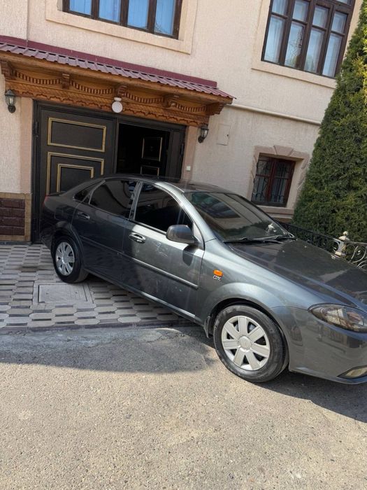 Jentra moshina sotiladi