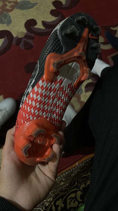 Бутсы……………