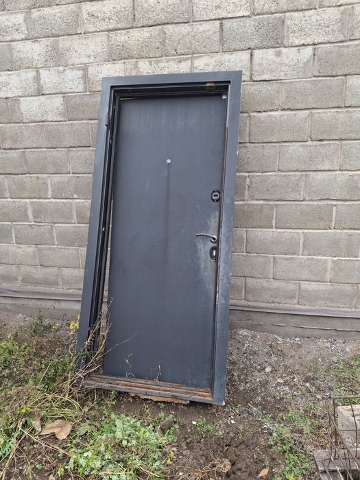Дверь металлическая 90×200см
