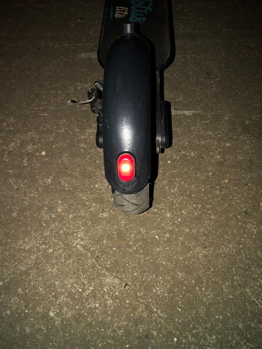Vând trotineta electrică Motus Scooty 10 Lite
