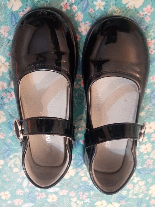 Pantofi lac  32 h&m